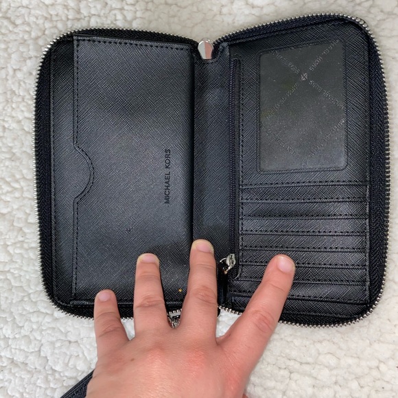 Michael Kors wallet - Picture 3 of 3